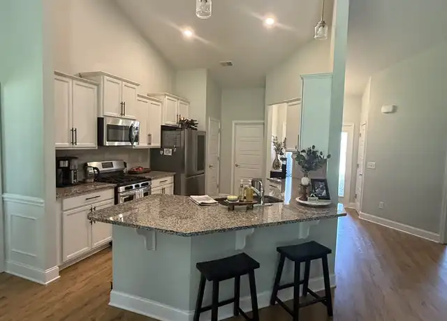 Property at 122 Starlight Dr, Greenville, SC, 29605, 4 beds, 2 baths, [object Object]