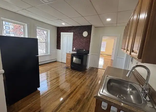Property at 45 Fountain St Unit 2, Worcester, MA, 01605, 3 beds, 1 bath, [object Object]