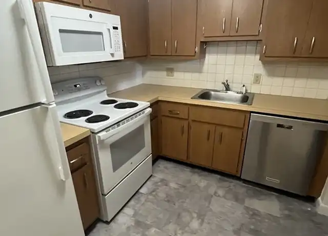 Property at 51 Lynde St Unit 2, Melrose, MA, 02176, 2 beds, 1 bath, [object Object]