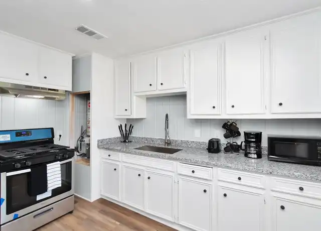 Property at 3339 Simmons St Unit 4, Houston, TX, 77004, 2 beds, 1 bath, [object Object]