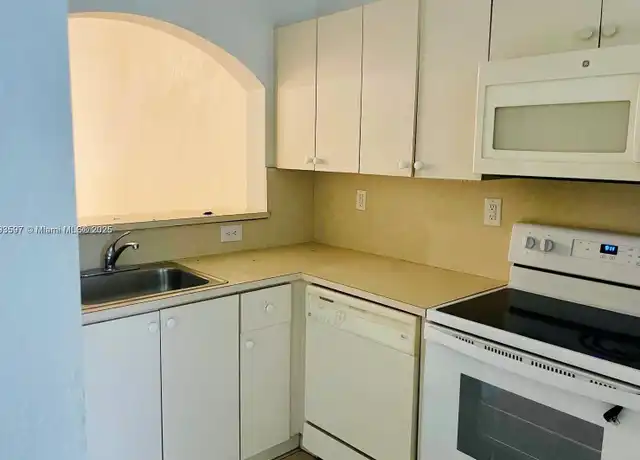Property at 940 NE 34th Ave #202, Homestead, FL, 33033, 2 beds, 2 baths, [object Object]