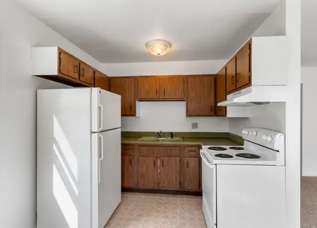 Property at 1969 Eastman Ave Unit 2, Green Bay, WI, 54302, 1 bed, 1 bath, [object Object]