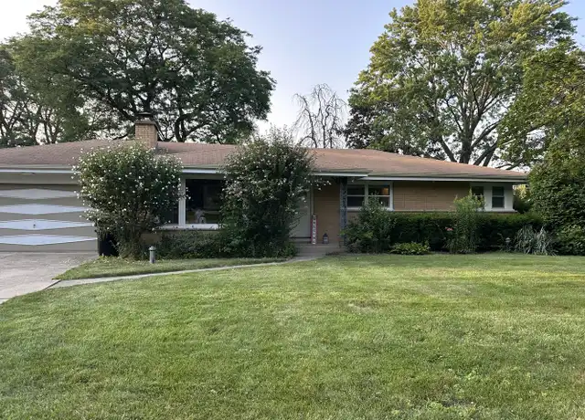 Property at 12 N Wildwood Dr, Prospect Heights, IL, 60070, 3 beds, 2 baths, [object Object]