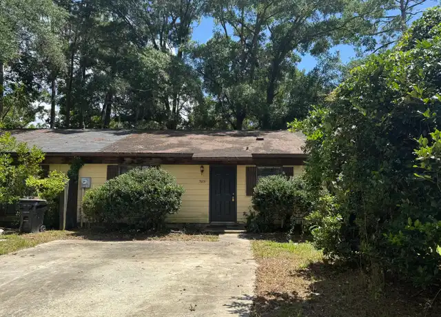 Property at 7019 SW 17th Pl, Gainesville, FL, 32607, 2 beds, 2 baths, [object Object]