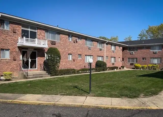 Property at 91 S Clinton Ave Unit 2B, Bay Shore, NY, 11706, 2 beds, 2 baths, [object Object]
