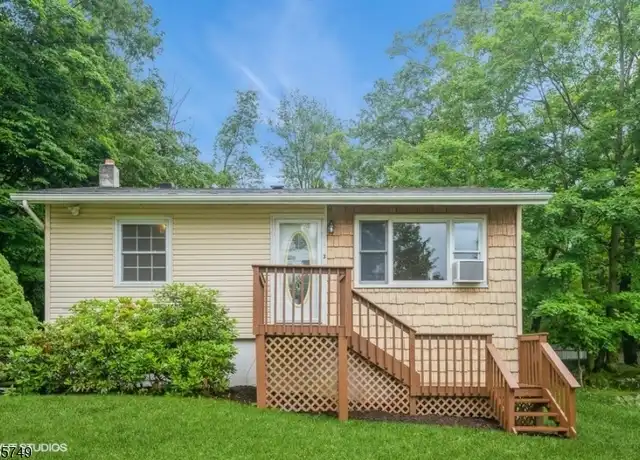 Property at 3 Adelphi Trl, Hopatcong, NJ, 07843, 2 beds, 1 bath, [object Object]