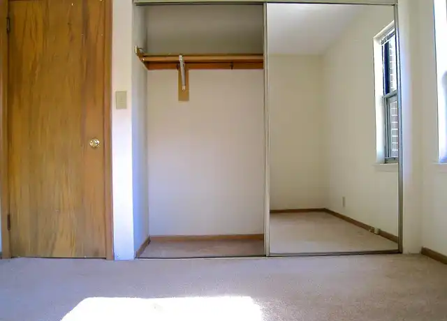 Property at Ford Parkway Apartments - 1912 Ford Pkwy, Saint Paul, MN, 55116, 1 bed, 1 bath, [object Object]