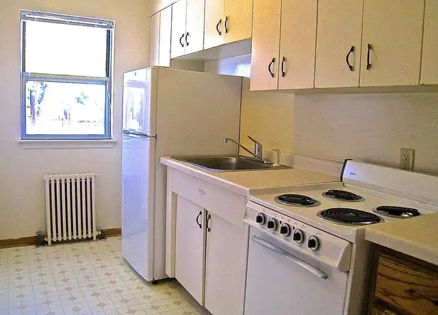 Property at Ford Parkway Apartments - 1912 Ford Pkwy, Saint Paul, MN, 55116, 1 bed, 1 bath, [object Object]