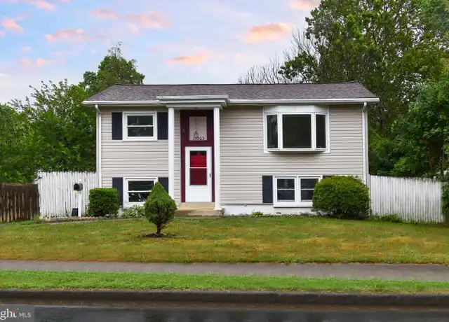 Property at 13303 Huntington Ln, Woodbridge, VA, 22193, 4 beds, 2 baths, [object Object]