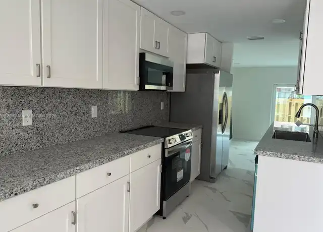 Property at 8183 NW 8th Mnr #9, Plantation, FL, 33324, 4 beds, 3 baths, [object Object]