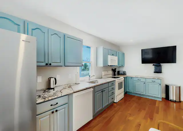 Property at 7 Chester Ave Unit 1, Waltham, MA, 02453, 5 beds, 2 baths, [object Object]