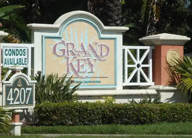 Property at 4207 S Dale Mabry Hwy, Tampa, FL, 33611, 2 beds, 1 bath, [object Object]