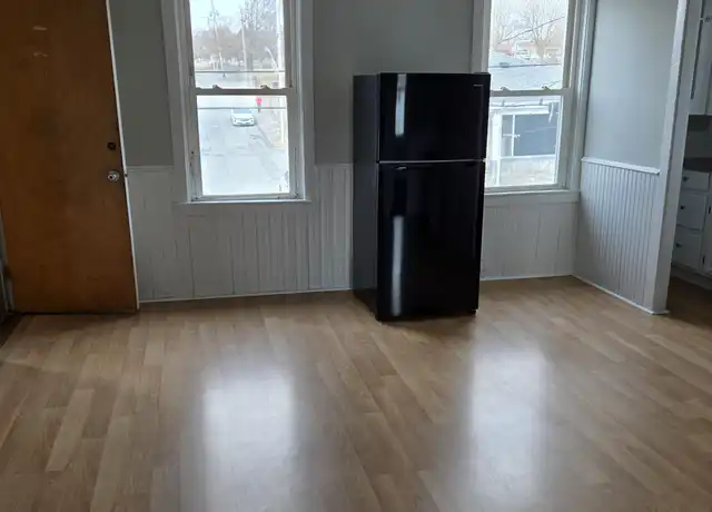 Property at 1055 Pine St Unit 2E, Fall River, MA, 02723, 2 beds, 1 bath, [object Object]