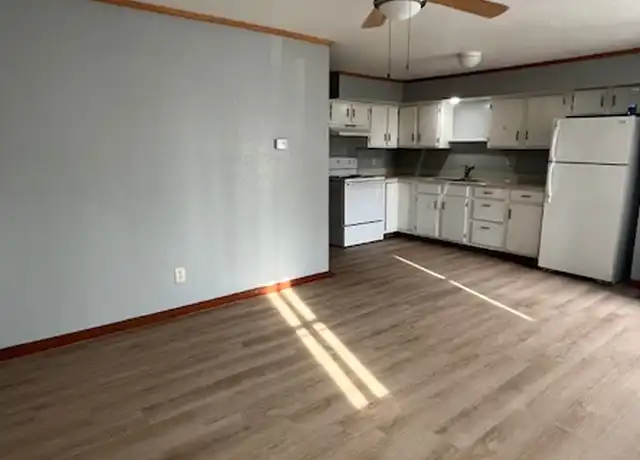 Property at 421 S Grant St Unit 3 1/2, Sullivan, IL, 61951, 1 bed, 1 bath, [object Object]