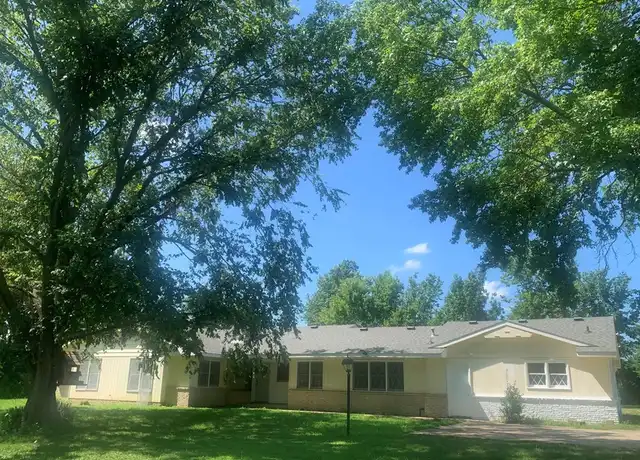 Property at 711 W Lilac St, Rogers, AR, 72756, 3 beds, 2 baths, [object Object]