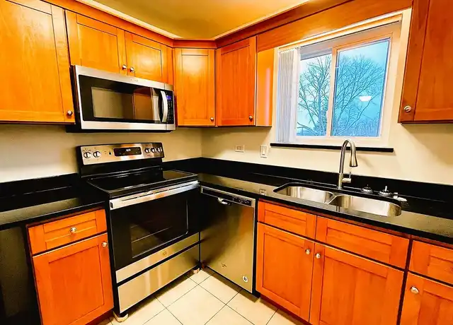 Property at Georgian Court Apartments - 906 Joliet Rd, La Grange, IL, 60525, 1 bed, 1 bath, [object Object]