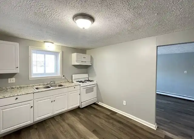 Property at 245 Laurel St Unit 1, Manchester, NH, 03103, 3 beds, 1 bath, [object Object]