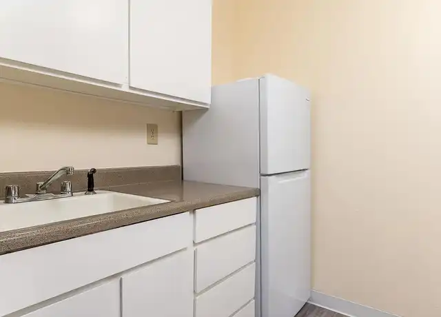 Property at Raleigh Scholls Apartments - 5114 SW Scholls Ferry Rd, Portland, OR, 97225, 1-3 bed, 1 bath, [object Object]