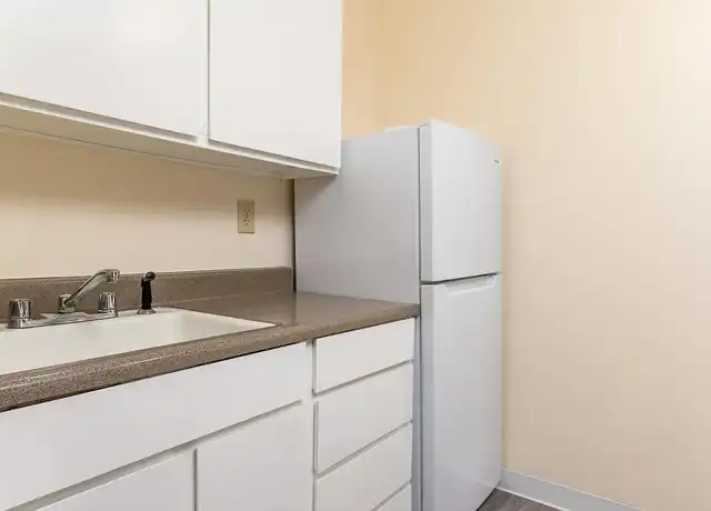 Property at Raleigh Scholls Apartments - 5114 SW Scholls Ferry Rd, Portland, OR, 97225, 1-3 bed, 1 bath, [object Object]