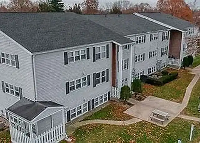 Property at Colonial Crest - 1000 E Lafayette St, Sturgis, MI, 49091, 1-2 bed, 1 bath, [object Object]