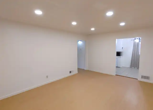 Property at 1018 Palomas Dr SE Unit B, Albuquerque, NM, 87108, 2 beds, 1 bath, [object Object]