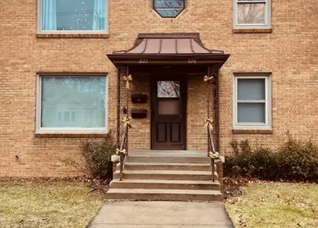 Property at 820 Augusta St Unit 1, Racine, WI, 53402, 2 beds, 1 bath, [object Object]