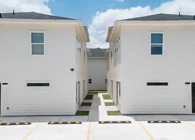 Property at 200 Cub Cir, La Feria, TX, 78559, 2 beds, 1.5 baths, [object Object]