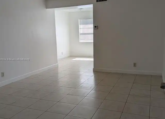 Property at 31 SE 2nd Ave Unit 102, Hallandale Beach, FL, 33009, 1 bed, 1 bath, [object Object]