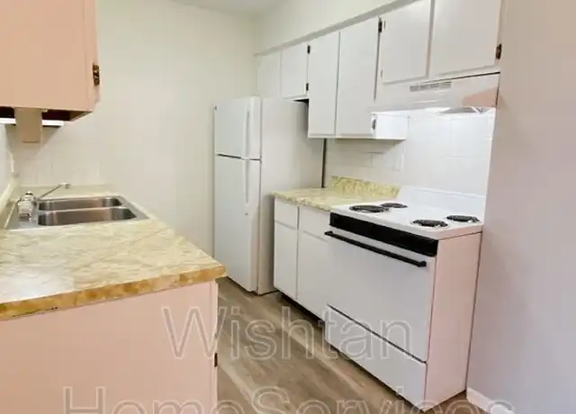 Property at 203 Charleston Blvd Unit 3, Macomb, IL, 61455, 1 bed, 1 bath, [object Object]