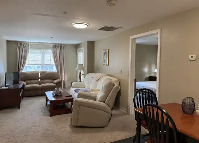 Property at 40 Eastern Ave #105, Manchester, NH, 03104, 2 beds, 2 baths, [object Object]