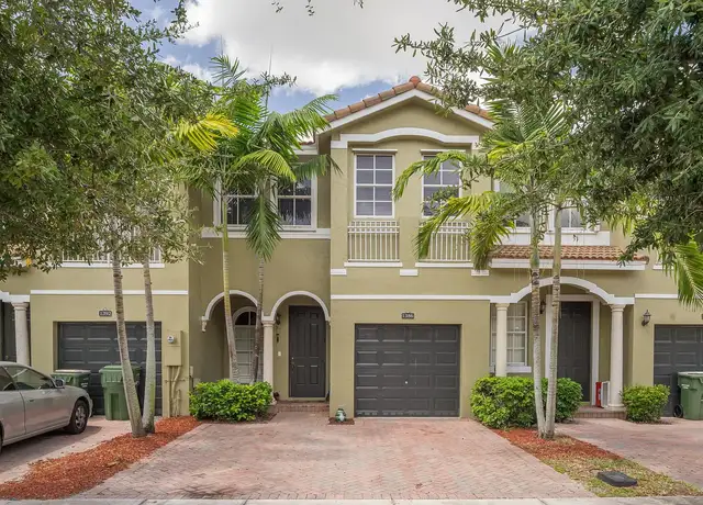 Photo of 1427 SE 24th Ct, Homestead, FL 33035