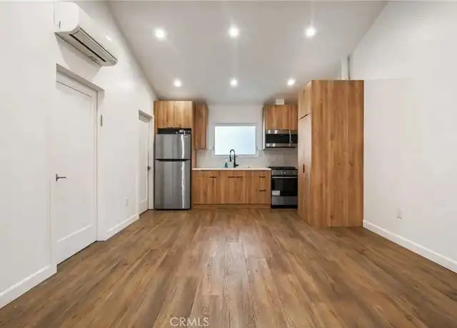 Property at 6617 Farralone Ave, Canoga Park, CA, 91303, 1 bed, 1 bath, [object Object]