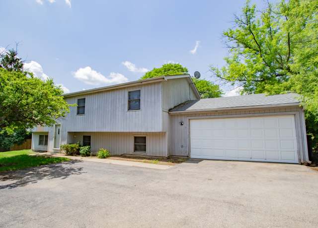 Photo of 213 W Winchester Rd, Libertyville, IL 60048