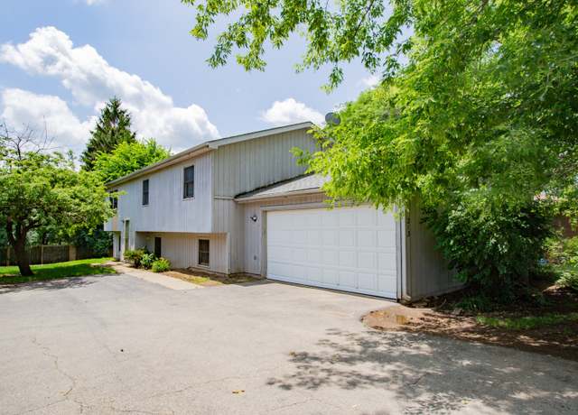Photo of 213 W Winchester Rd, Libertyville, IL 60048