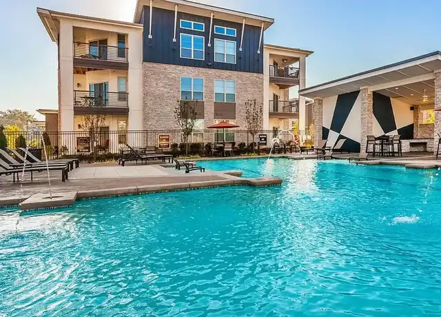 Property at 82 Flats At The Crossing - 8515 Clearwater Ln, Indianapolis, IN, 46240, 1-2 bed, 1-2 bath, [object Object]
