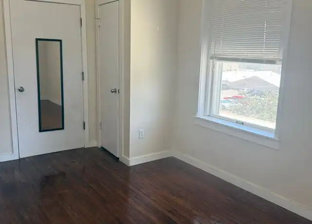 Property at 112 E Franklin St Unit 10, Liberty, MO, 64068, 1 bed, 1 bath, [object Object]