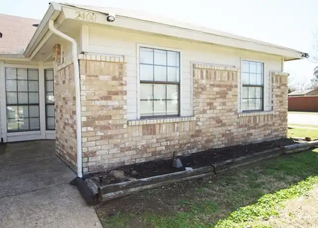 Property at 2400 Sunflower Dr, Arlington, TX, 76014, 3 beds, 2 baths, [object Object]