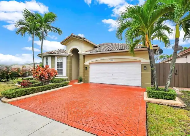 Property at 10960 NW 84th St, Doral, FL, 33178, 4 beds, 3 baths, [object Object]