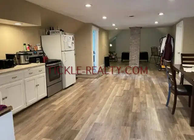 Property at 1095 Park Ave Unit 5, Rochester, NY, 14610, 3 beds, 1 bath, [object Object]