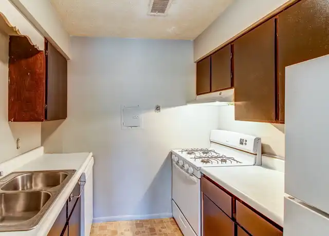 Property at New Towne West - 3316 N 102nd Plz, Omaha, NE, 68134, 1-2 bed, 1-2 bath, [object Object]