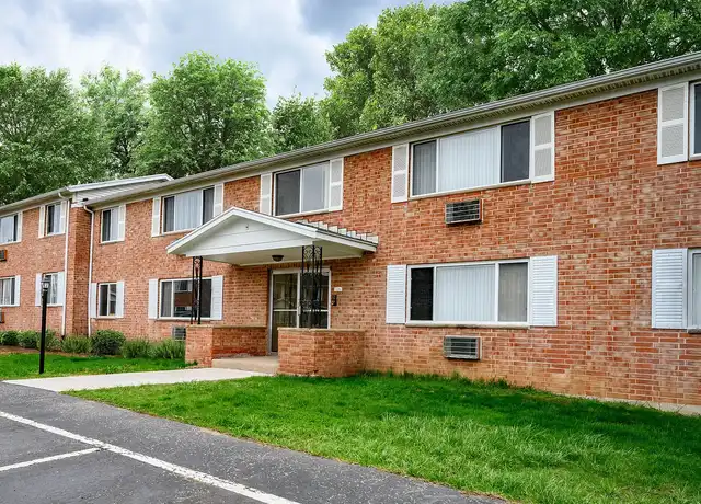 Property at Country Manor Apartment Homes - 185 Country Manor Way, Webster, NY, 14580, 1-2 bed, 1-1.5 bath, [object Object]