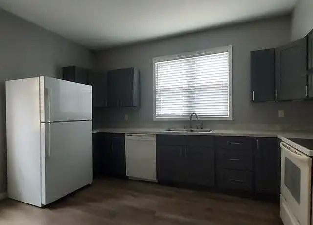 Property at 17 W Shields St, Newark, OH, 43055, 3 beds, 1 bath, [object Object]