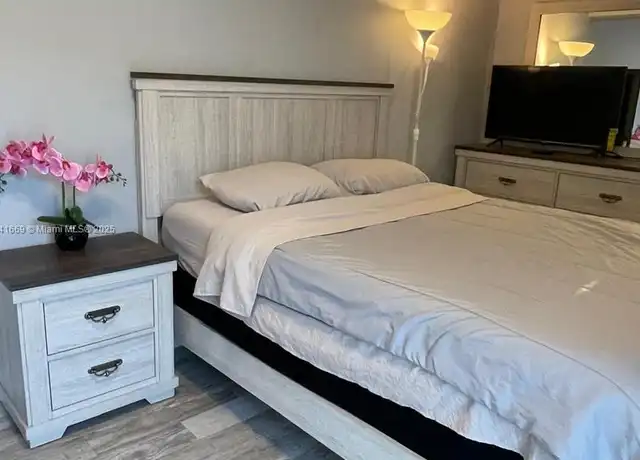 Property at 4610 SW 34th Dr, Fort Lauderdale, FL, 33312, 3 beds, 2 baths, [object Object]