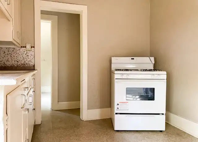 Property at 721 Cushing St Unit 3, South Bend, IN, 46616, 1 bed, 1 bath, [object Object]