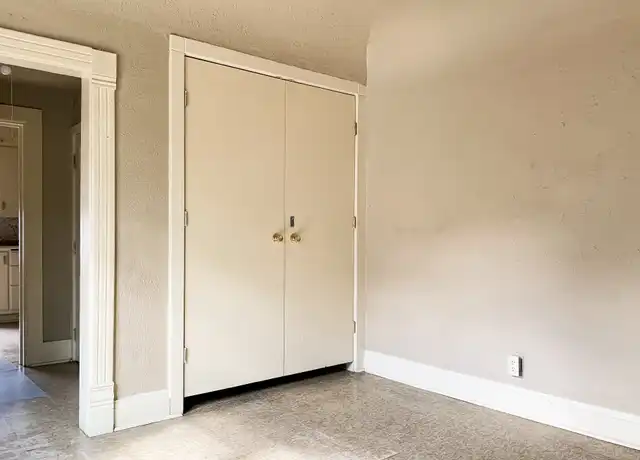 Property at 721 Cushing St Unit 3, South Bend, IN, 46616, 1 bed, 1 bath, [object Object]