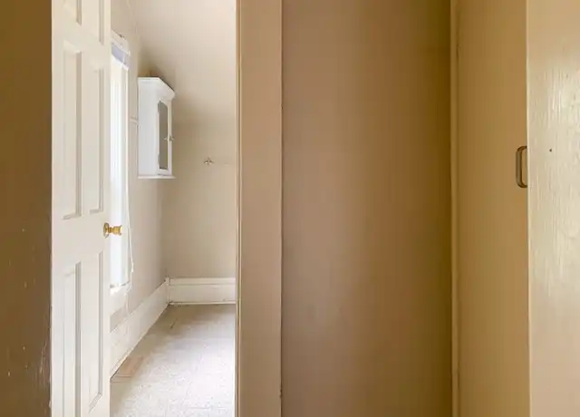 Property at 721 Cushing St Unit 3, South Bend, IN, 46616, 1 bed, 1 bath, [object Object]