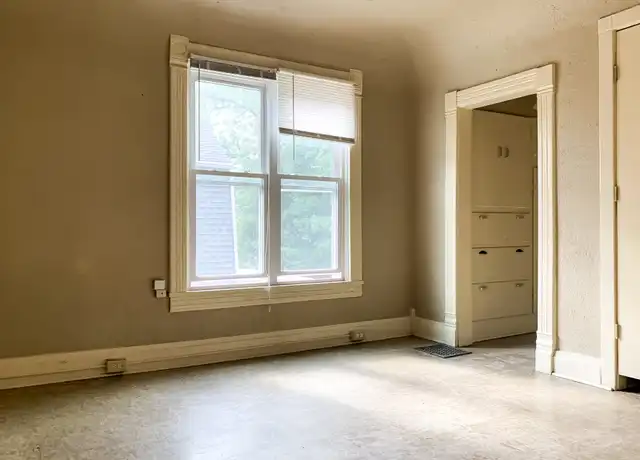 Property at 721 Cushing St Unit 3, South Bend, IN, 46616, 1 bed, 1 bath, [object Object]