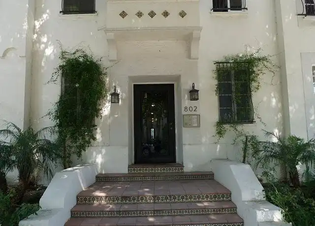 Property at 802 N Sweetzer Ave, West Hollywood, CA, 90069, 1 bed, 1 bath, [object Object]