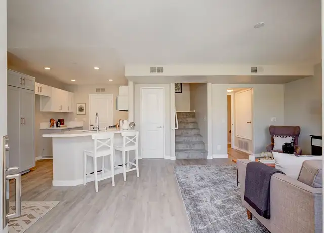 Photo of 18005 Annes Cir, Canyon Country, CA 91387