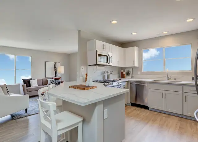 Photo of 18005 Annes Cir, Canyon Country, CA 91387